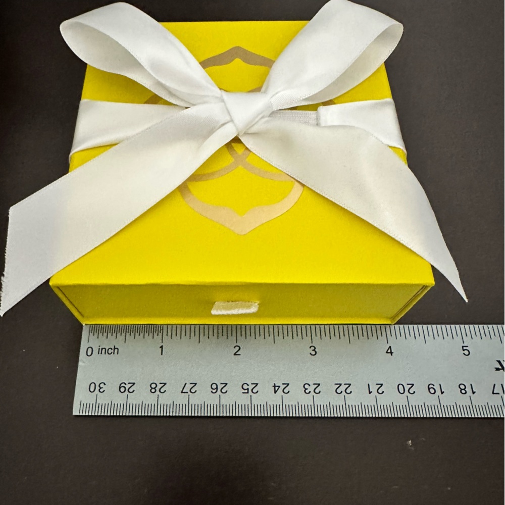 Kendra Scott Jewelry Yellow Gift Box w/White‎ Ribbon New Condition - Picture 7 of 7